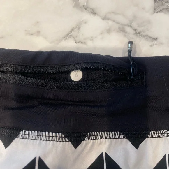 Lululemon speed shorts sz6 - Picture 4 of 4